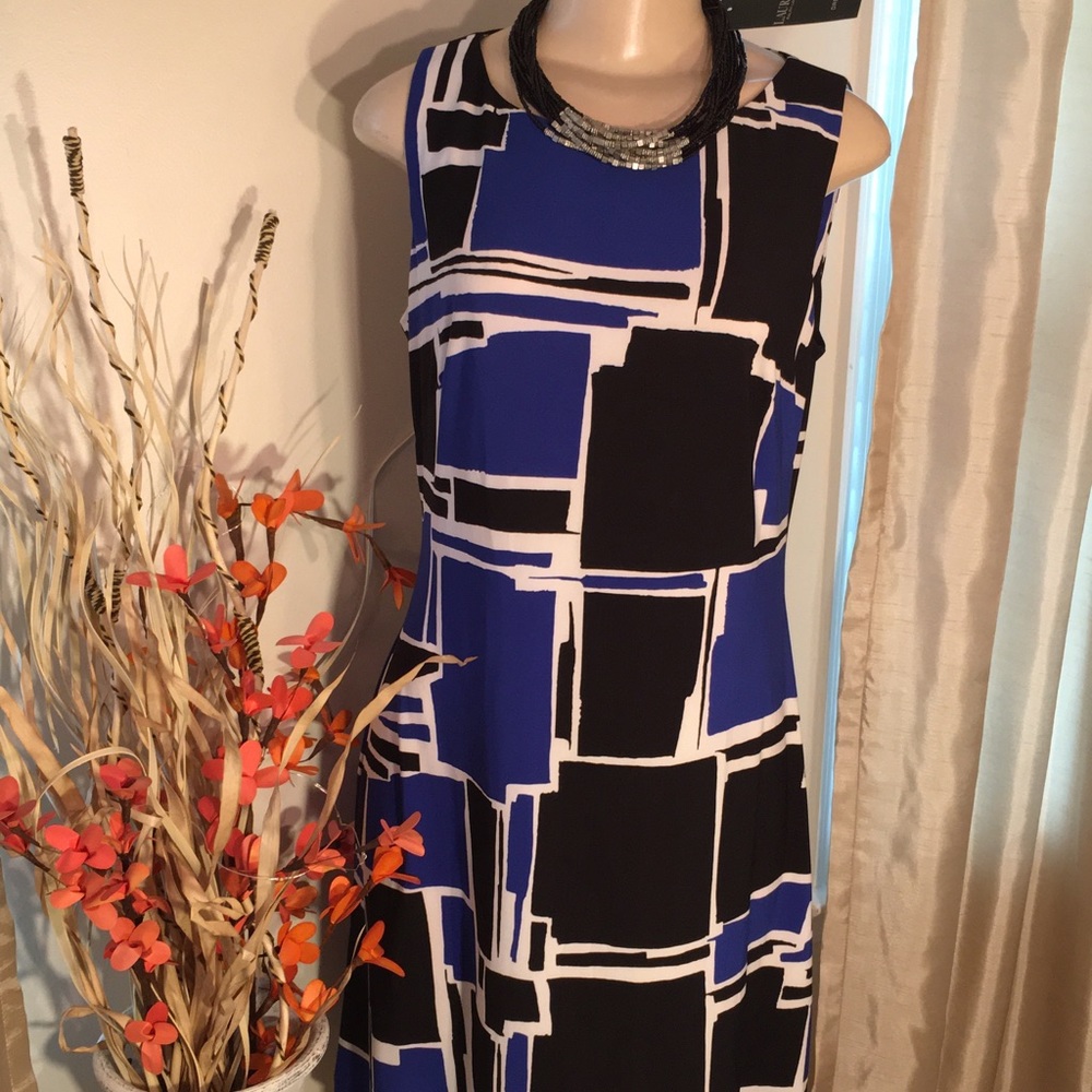 NWT Striking geometric pattern dress Size10